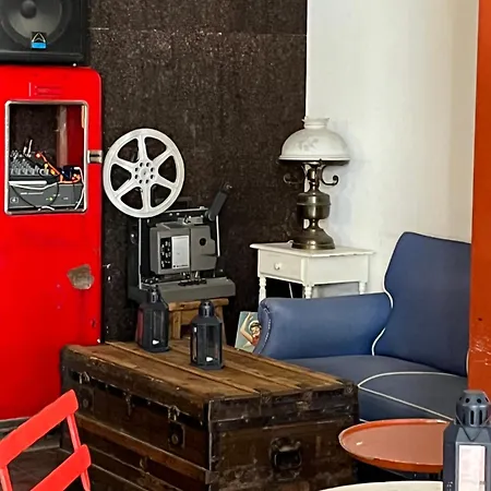 Alface Hall & Bar * Лиссабон