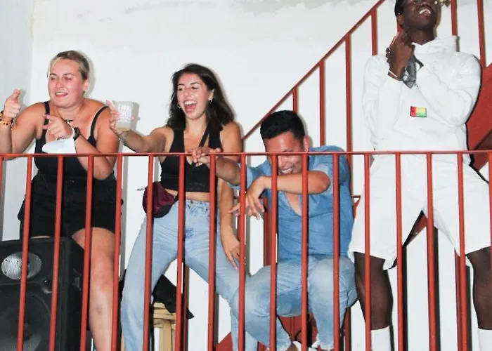 Hostel Alface Hall & Bar