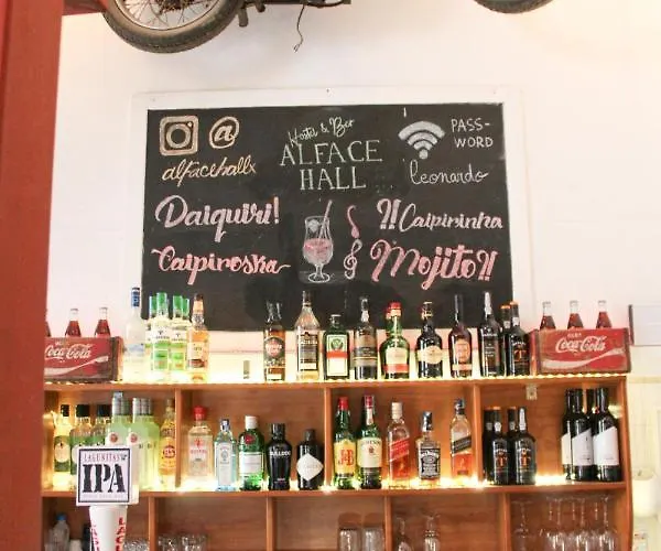 Hostel Alface Hall & Bar *