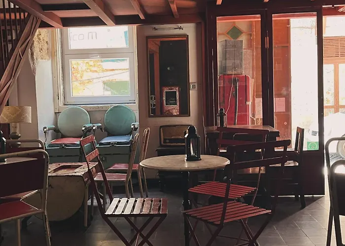 Alface Hall & Bar Hostel