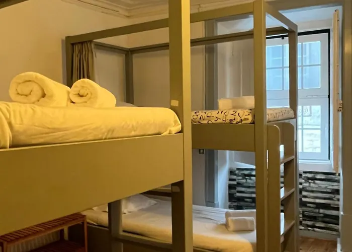 Hostel Alface Hall & Bar