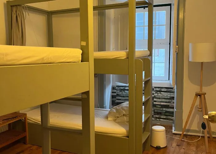 Alface Hall & Bar Hostel *