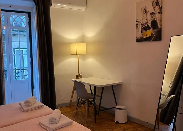 Alface Hall & Bar Hostel *