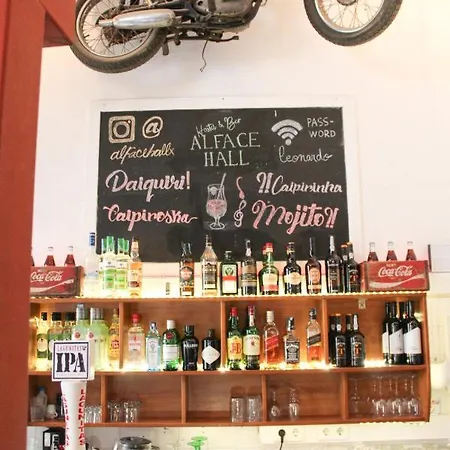 Albergue Alface Hall & Bar *