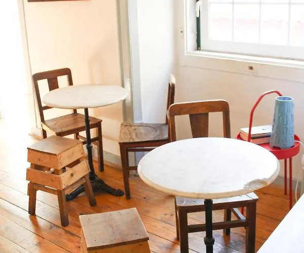 Hostal Alface Hall & Bar