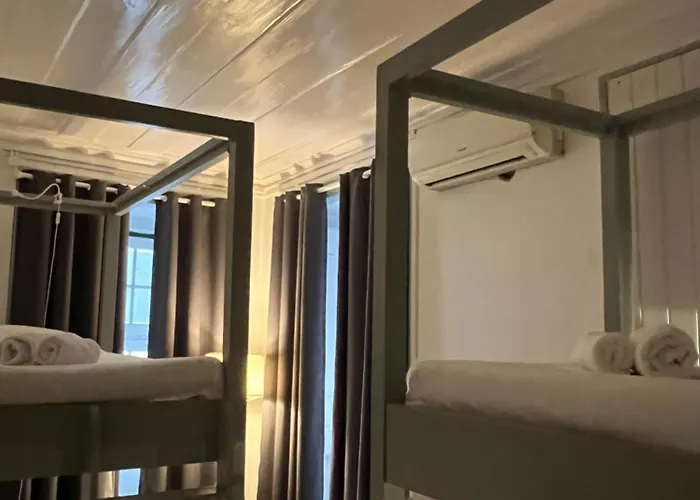 Hostal Alface Hall & Bar *