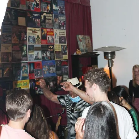 Alface Hall & Bar Hostel *