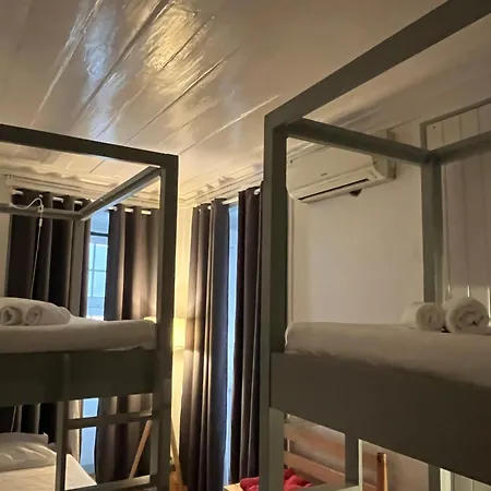 Hostel Alface Hall & Bar *