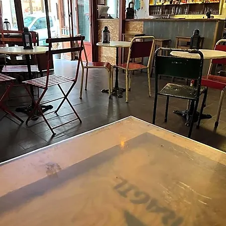 بيت شباب Alface Hall & Bar *