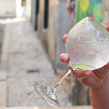 Alface Hall & Bar Hostel *