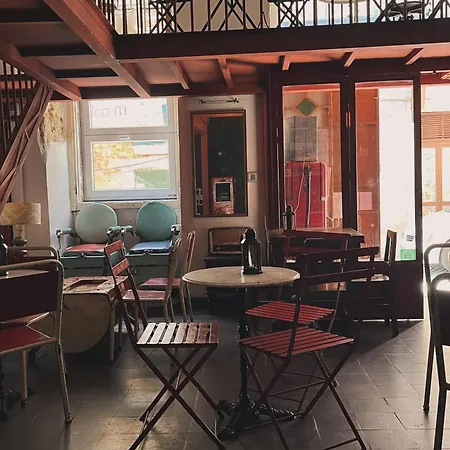 Alface Hall & Bar Hostel