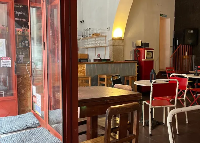 Hostel Alface Hall & Bar