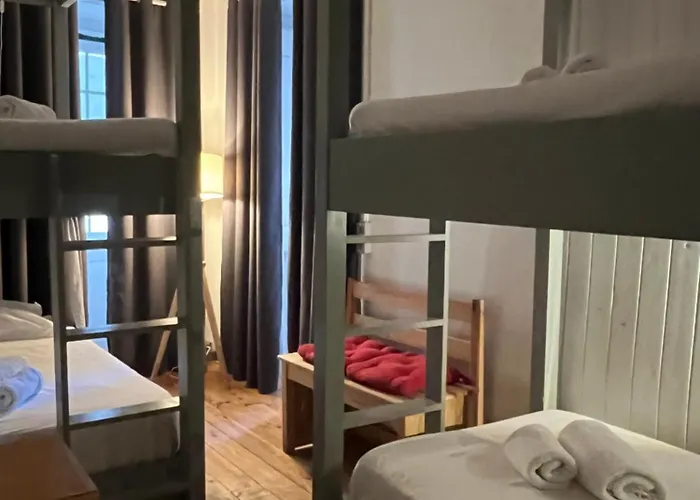 Alface Hall & Bar Hostel *