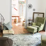 Alface Hall & Bar Hostel