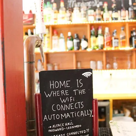 Alface Hall & Bar * Lisbona